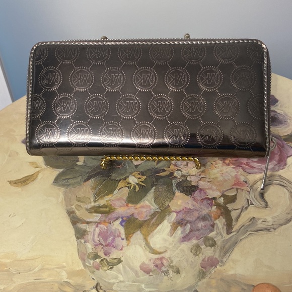 Rare Michael Kors Jet Set clutch. Grey - Picture 2 of 11